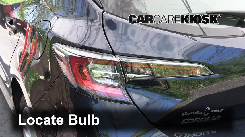 2019 Toyota Corolla SE 1.8L 4 Cyl. Hatchback Éclairage Feux de position arrière (remplacer ampoule)